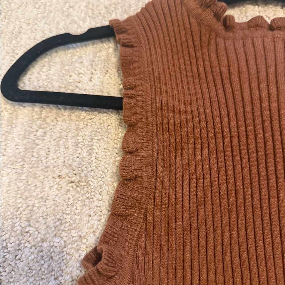 Women’s GILLI Ruffled and Ribbed Brown Sleeveless Top‎ Size Medium EUC - Picture 8 of 8
